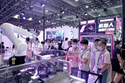 深圳市僑商會(huì)名譽(yù)會(huì)長(zhǎng)楊國(guó)強(qiáng)旗下碧桂園 千璽機(jī)器人驚艷海絲博覽會(huì)